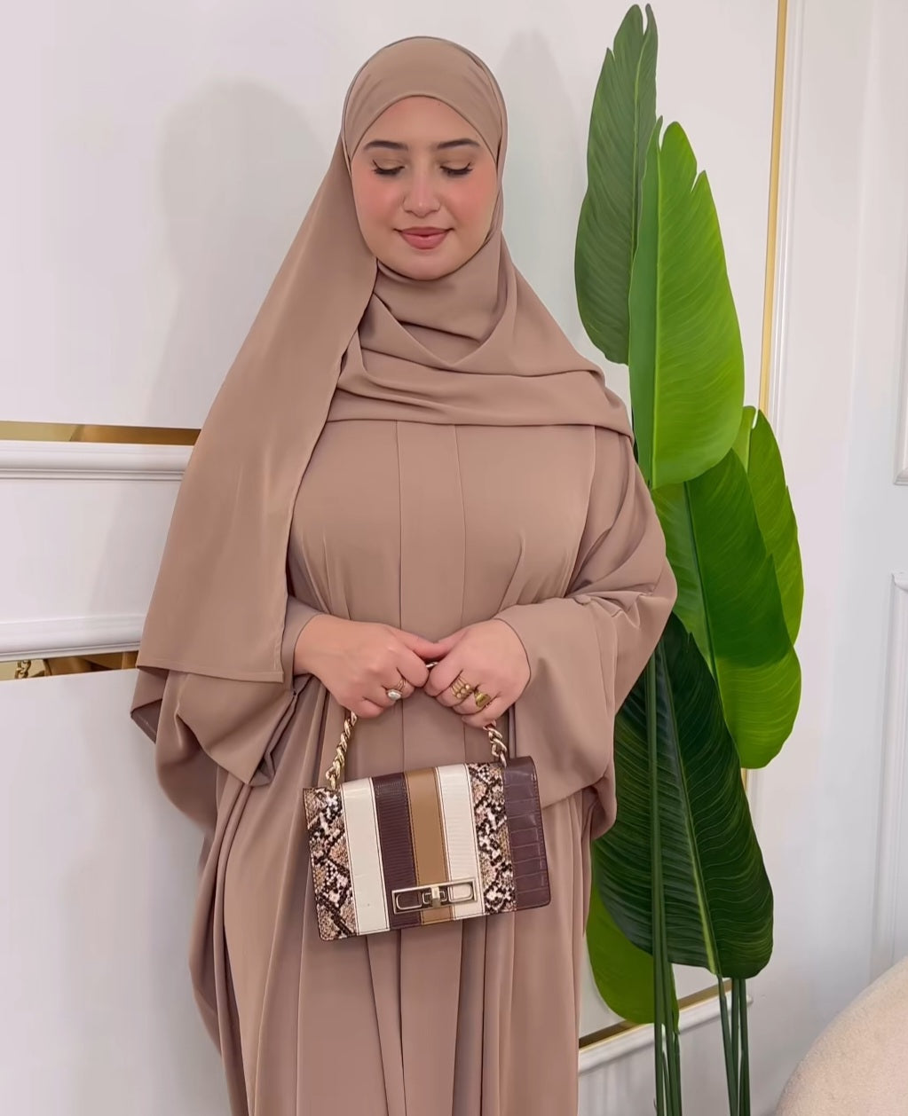 عباءة مريم